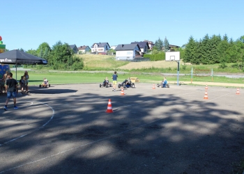 Otwarcie placu zabaw w Gumnach - tor gokartowy