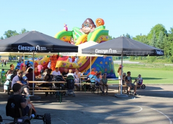 Otwarcie placu zabaw w Gumnach - tor gokartowy