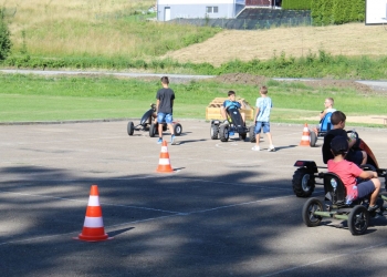 Otwarcie placu zabaw w Gumnach - tor gokartowy