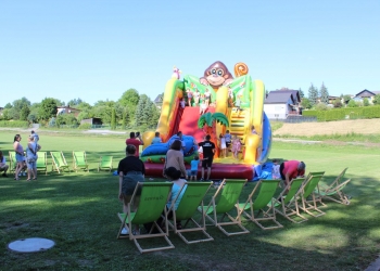 Otwarcie placu zabaw w Gumnach - dmuchaniec