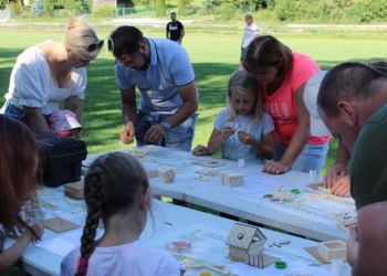 Otwarcie placu zabaw w Gumnach - warsztaty mały cieśla