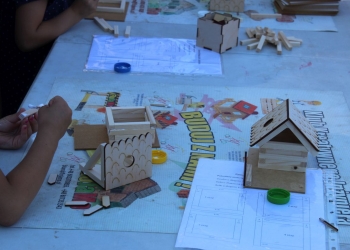 Otwarcie placu zabaw w Gumnach - warsztaty mały cieśla