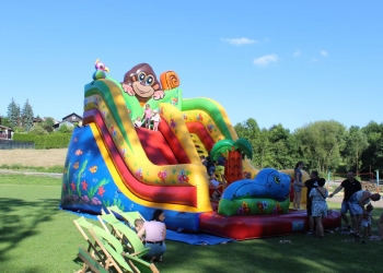 Otwarcie placu zabaw w Gumnach - dmuchaniec