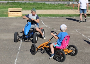 Otwarcie placu zabaw w Gumnach - tor gokartowy