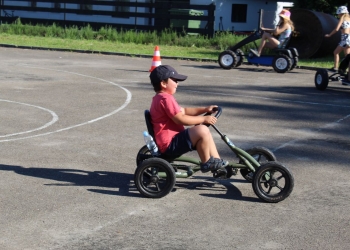 Otwarcie placu zabaw w Gumnach - tor gokartowy