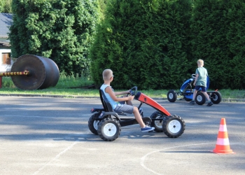 Otwarcie placu zabaw w Gumnach - tor gokartowy