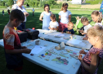 Otwarcie placu zabaw w Gumnach - warsztaty mały cieśla