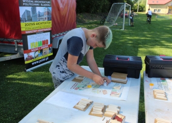 Otwarcie placu zabaw w Gumnach - warsztaty mały cieśla
