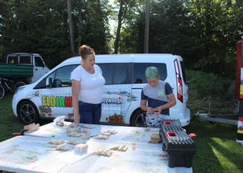 Otwarcie placu zabaw w Gumnach - warsztaty mały cieśla