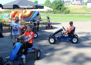 Otwarcie placu zabaw w Gumnach - tor gokartowy