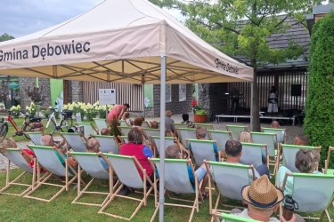 Klimatyczne spotkanie muzyczne przy tężni w Dębowcu